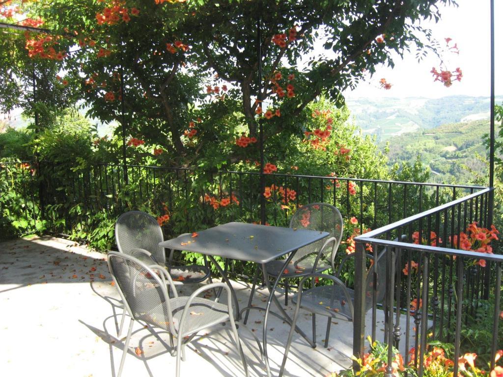 Agriturismo Cascina Serra Cossano Belbo Ruang foto