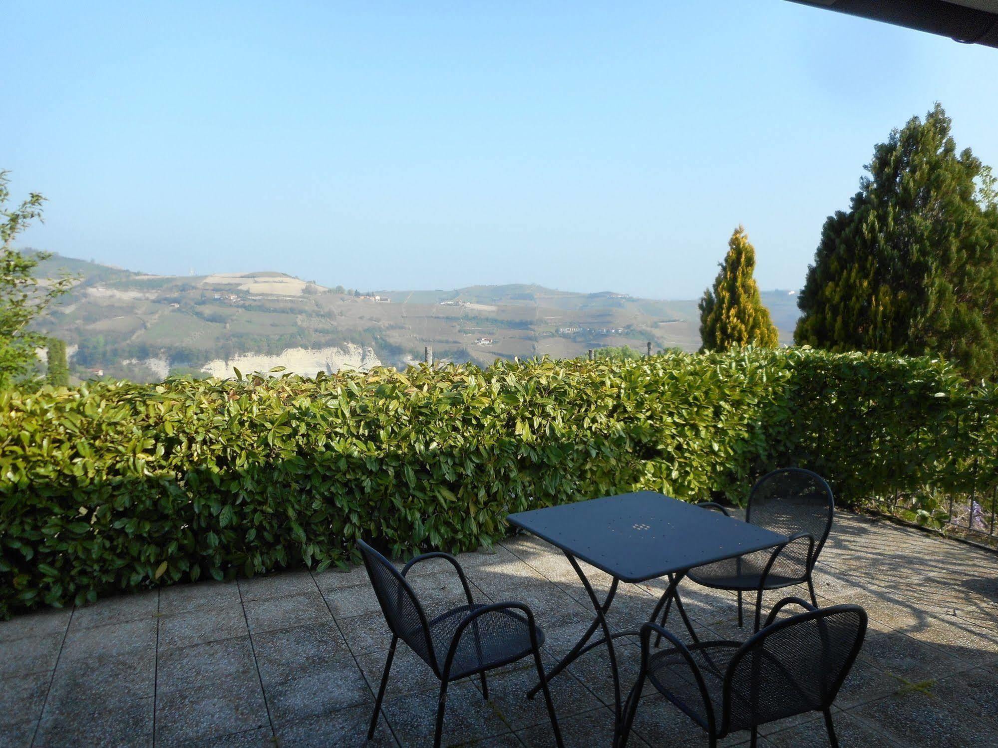 Agriturismo Cascina Serra Cossano Belbo Bagian luar foto